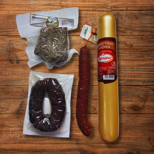 Pack Pasión Picante con chorizo casero, lomo a la pimienta, embutido vienés y morcilla picante sobre tabla